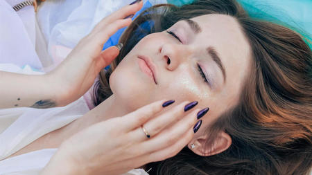 Skincare Essentials for the Luxe Traveler: How to Keep Your Skin Glowing While on the Go