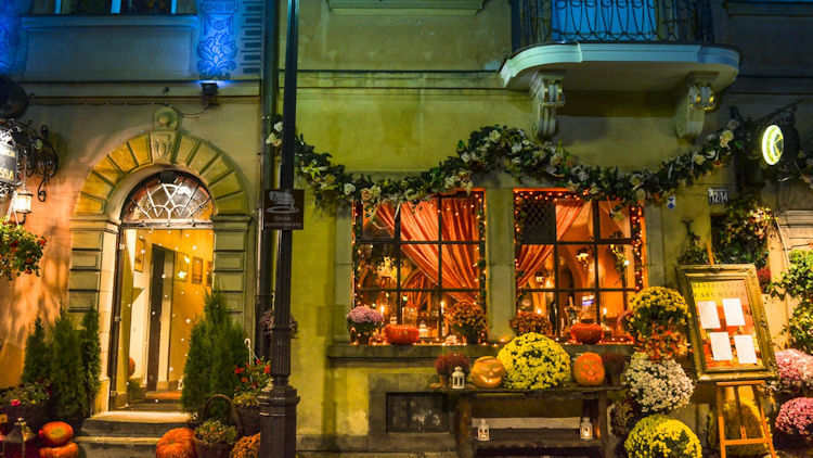 How to Design Your Store to Attract Tourists