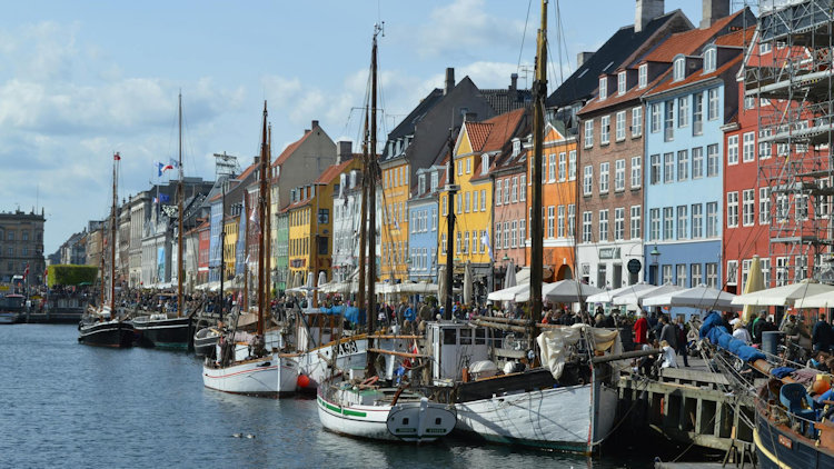 Travel Europe Smart: Why eSIM Is the Best Way to Stay Connected Across 30+ Countries