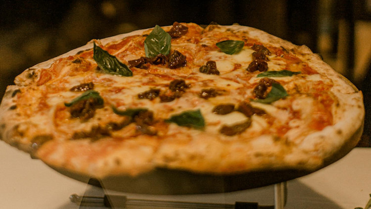 Ultimate Guide to Choosing Wood‑Fired Pizza Bases and Suppliers