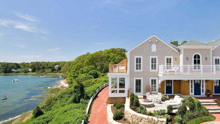 Hotels Make Nature Classrooms for Travelers