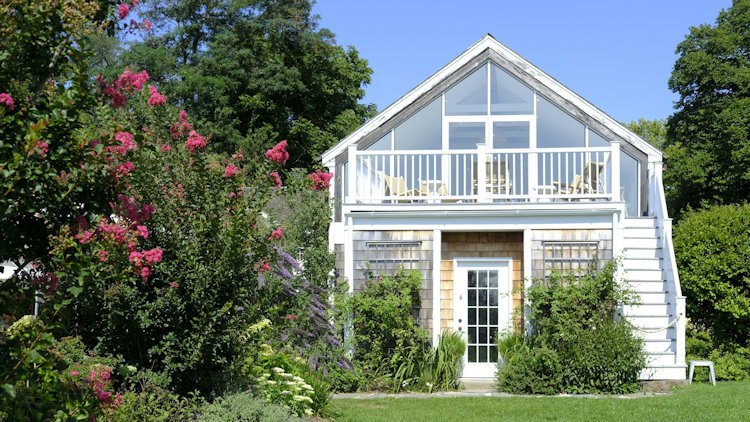 Creating a Resort-Style Backyard Escape at Home
