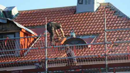 How Architectural Shingles Elevate Estate Value