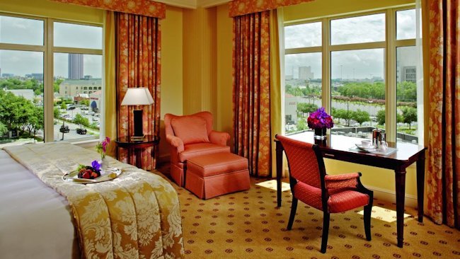 Ritz-Carlton, Dallas Offers Suite Stay Including Bocelli Tix