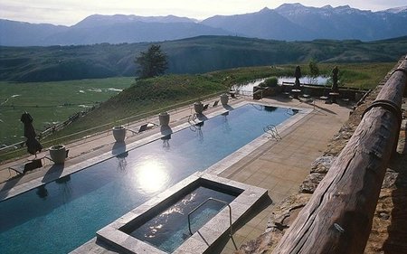 World's Most Amazing Mountaintop Hotel Pools