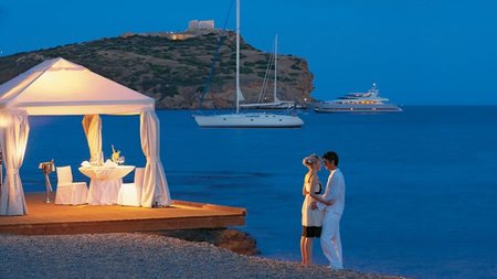 Experience Full Moon Aphrodisiac Menu Under Poseidon's Temple