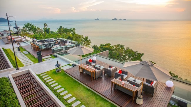 Enjoy Desserts and Daiquiris in Koh Samui's Most Dramatic Location