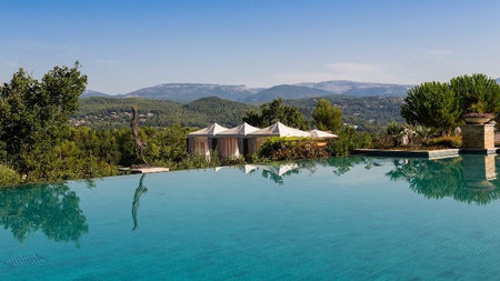 St Tropez’s Hotel Byblos Partners with Terre Blanche, Provence for Sunrise to Sunset package 