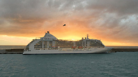 Regent Seven Seas Cruises Unveils Wave Season Promotion