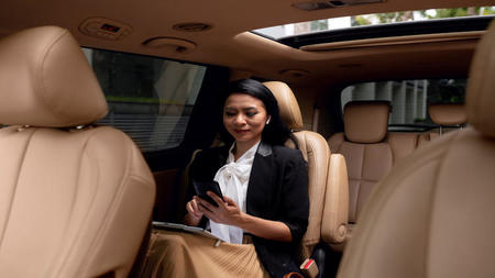 Tips for Arranging Your Luxury Transfer After a Long Flight