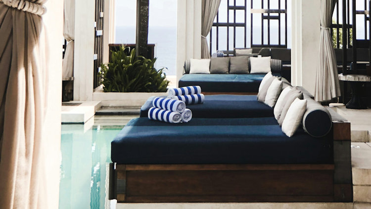 The Language of Luxury: How verbal identity shapes the emotional tone of high-end experiences