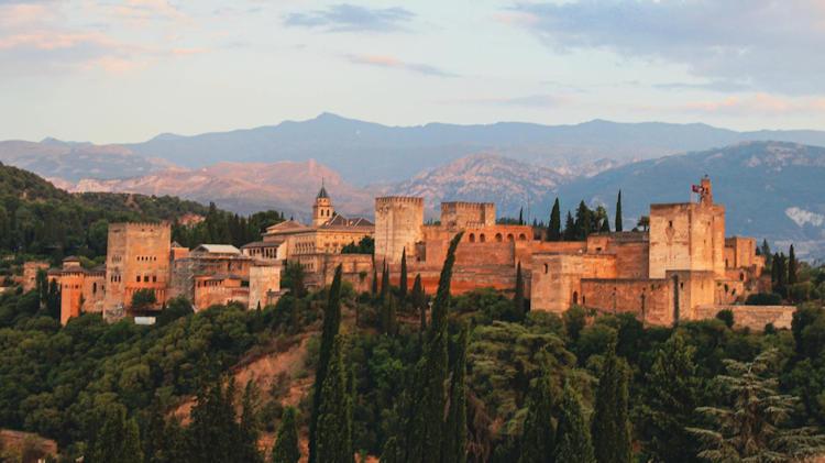 Granada, Reimagined: A Crowd-Smart Luxury Escape Anchored by the Alhambra
