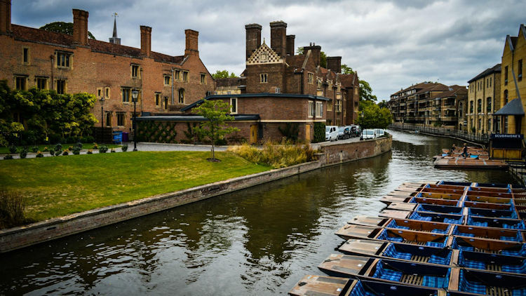Top Places to Visit on Your First Trip to Cambridge, England