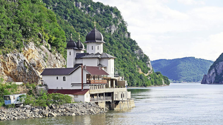 Romania Through the Seasons — A Country That Transforms, Yet Always Feels Timeless