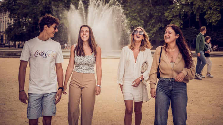 How to Design a Calm, Walkable Afternoon in Any City