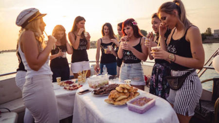 How to Host an Unforgettable Birthday Party with a Yacht Dining Experience
