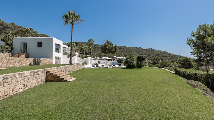 Beyond the Clubs: Ibiza’s Private-Villa Renaissance