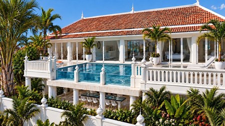 PATTAYA LAND: Themed Luxury Pool Villas Near Pattaya Walking Street