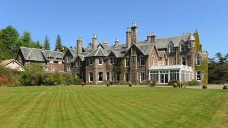Tennis Legend Andy Murray to Open Country House Hotel in Scotland