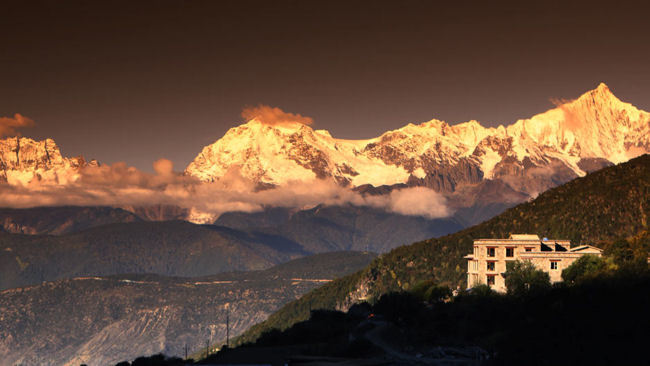 Take a Spiritual Tibetan Journey Through Shangri-La with Songtsam Lodges