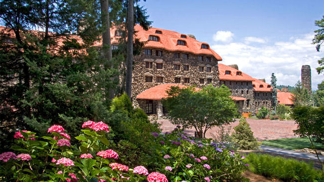 Head to the Blue Ridge Mountains this Summer at the Omni Grove Park Inn