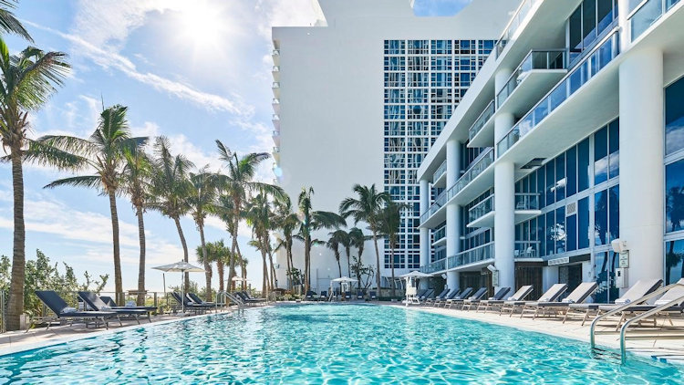 Five-Star Carillon Miami Wellness Resort is Giving Back to First Responders