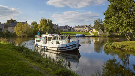 A Guide to Luxury Barging in France