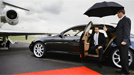 The Digital Drive: How Limousine Services are Adopting Smart Tech for Elite Travelers