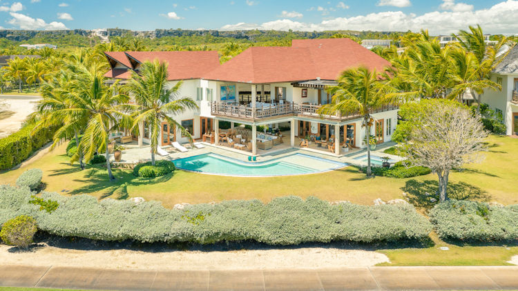 Caribbean Charm: Where Culture Meets Coastal Luxury Where the Caribbean Feels Alive Beyond the Postcards