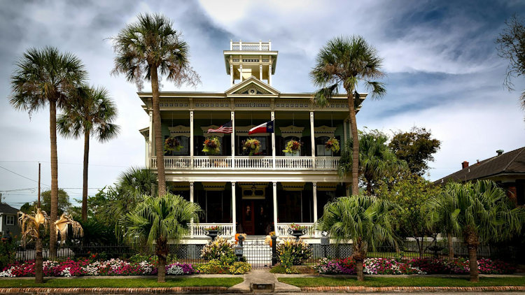 The Charming Texas Towns Affluent Families Are Quietly Relocating To