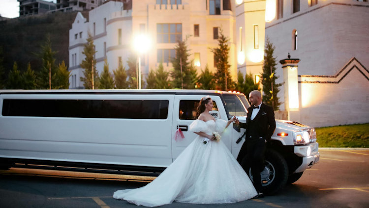 Best Limousine Services in Los Angeles for Weddings & Honeymoons