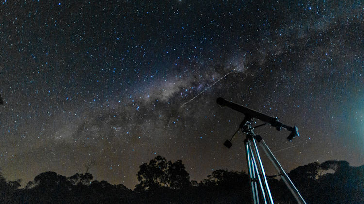 Binoculars or a Telescope? Choosing Your First Stargazing Setup