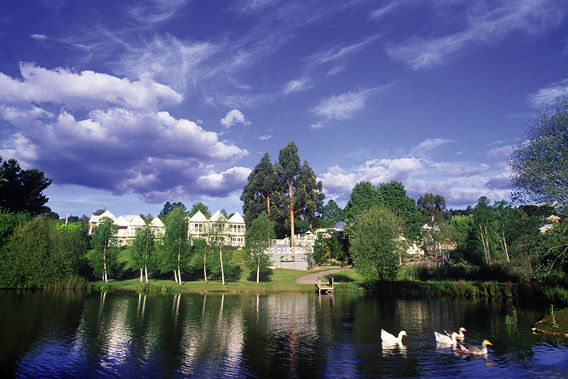 Lake House - Daylesford, Australia - Lakeside Spa Retreat-slide-3