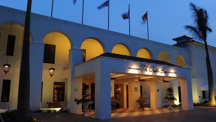 [Image: Oyster-Box-Hotel-main-entrance_big_bu.jpg]