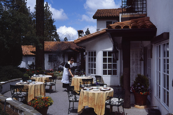 Chateau du Sureau - Yosemite, California - Luxury Country House Hotel-slide-2