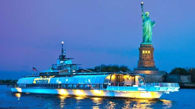 Bateaux New York night