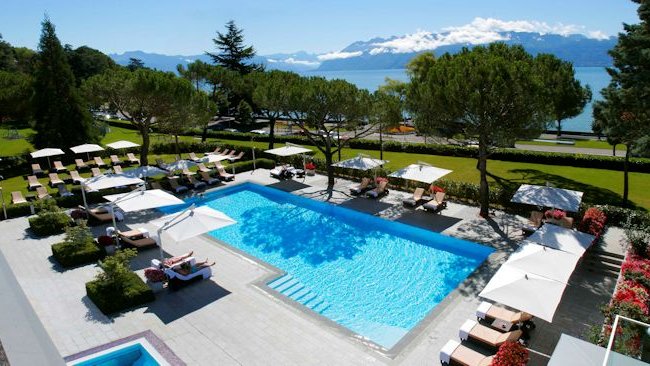 Beau-Rivage Palace outdoor pool summer
