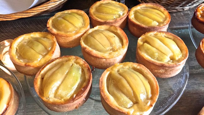 Pear tarts at Le Salonard