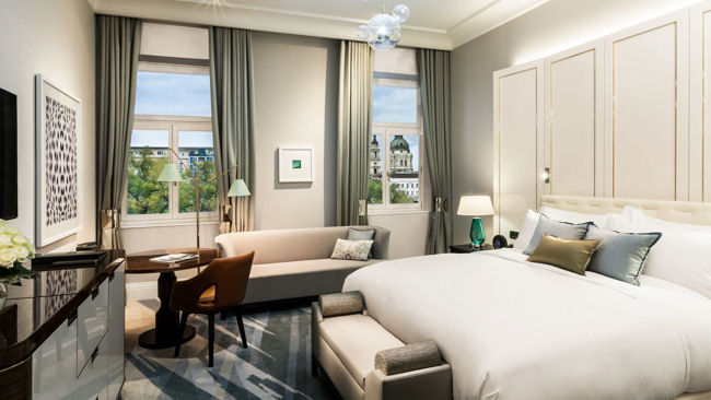 Ritz-Carlton Budapest guestroom