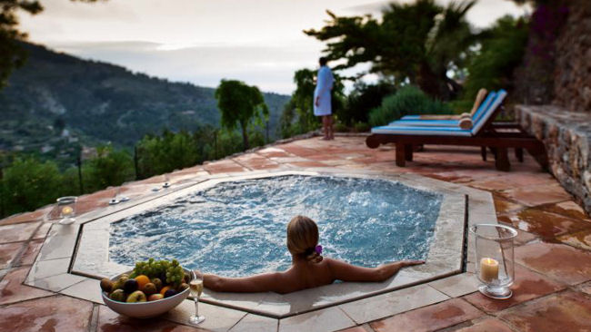 La Residencia spa pool