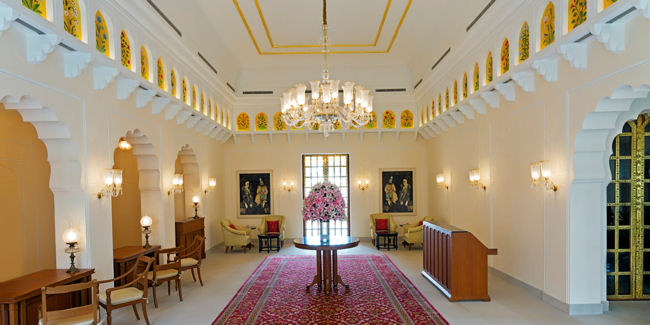 Oberoi Sukhvilas lobby