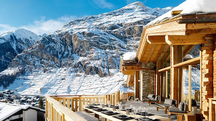 Best Luxury Ski Resorts for Shopping. Alps Boutiques and Fashion Stores
