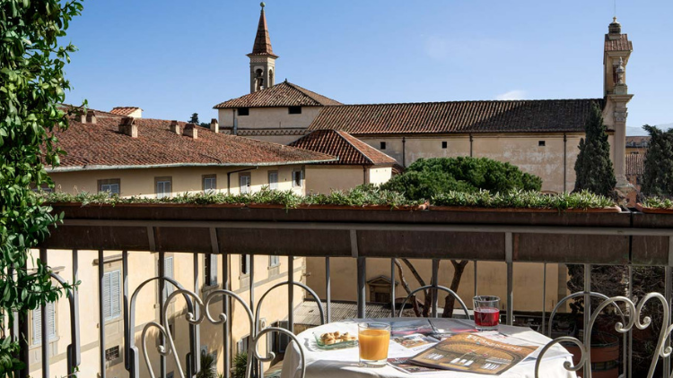Hotel Orto de Medici balcony breakfast