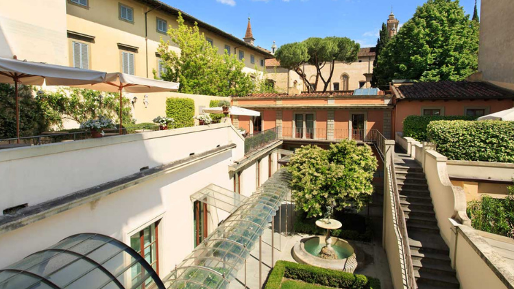 Hotel Orto de Medici courtyard