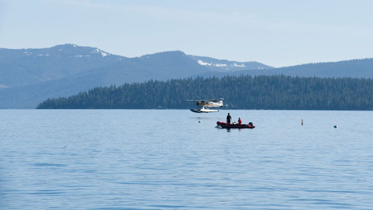 seaplane arrival