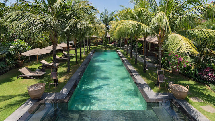 villa pool