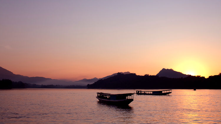 Amantaka river boat