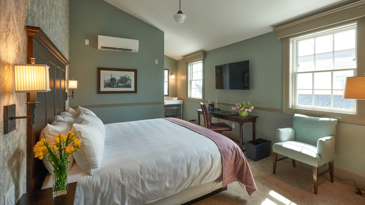 Groton Inn guestroom