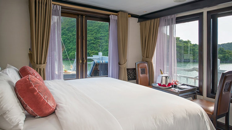 Paradise Cruise bedroom