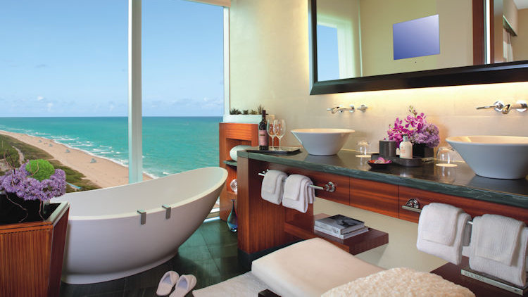 luxury hotel bathtub
